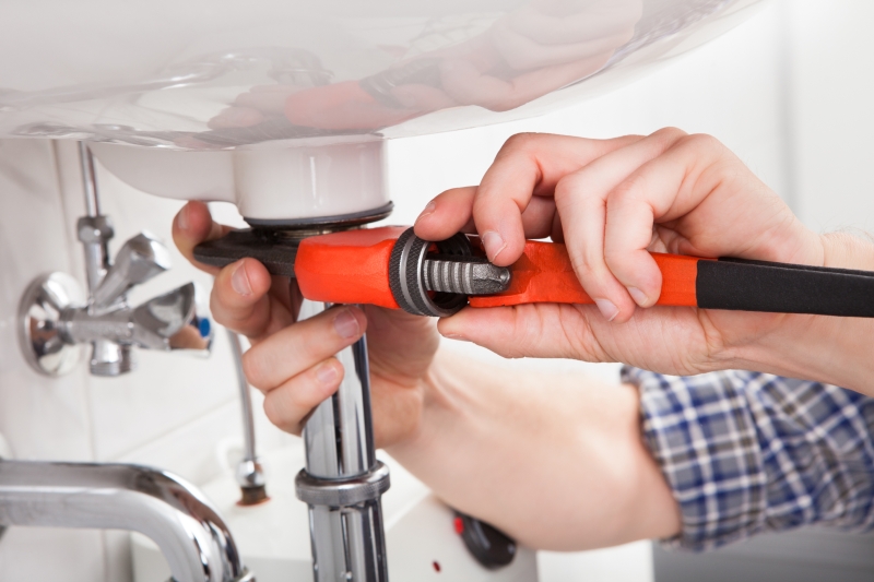 Emergency plumber attending a job in Belgravia